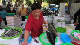 一早鮭魚終極大熱銷，還不到半小時就快賣光了  中彰海王子海鮮拍賣 彰化八卦山廣場海龍王海鮮叫賣