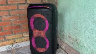 JBL PartyBox Stage 320 tocando em AMBIENTE ABERTO