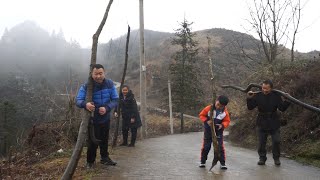 大雪天玉平一家上山砍柴，这种活你有多少年没干过了？儿时的记忆