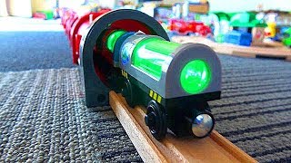 Subway long tunnel & green glow train, wooden Thomas & Tayo Brio trains video for kids.
