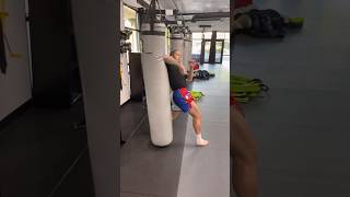 The BEST Elbow to Counter Southpaw Fighters in Muay Thai with Eddie Abasolo