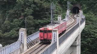 早朝の静かな余部駅　　特急はまかぜ、キハ47