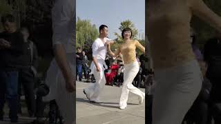 #优美的舞姿伴随着动人的旋律让人陶醉 #滨芳兄妹组合dance #funny #抖音 #duet #kungfu #happy #love #rek #douyin #beautiful