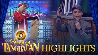 Tawag ng Tanghalan: Vice Ganda scolds Vhong for passing by while he is talking