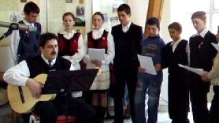 Március 15-i megemlékezés Olaszteleken - iskolások éneke: A költő visszatér (2010).AVI