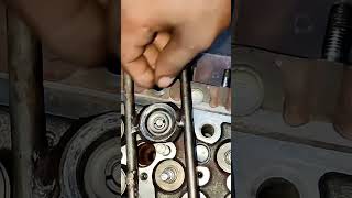 Valve lock easy method#engine #head#automobile #mechanic#shorts#shortvideo#short #youtubeshorts#yt