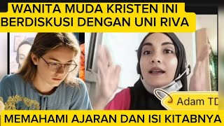 Wanita muda kristen ini berdiskusi dengan uni riva tentang ajaran dan isi kitabnya