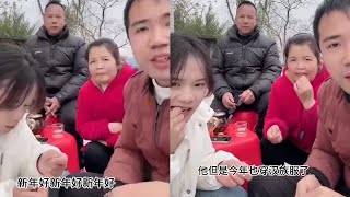 小陈的老挝媳妇儿 带老爸和老妈祝大家新年快乐