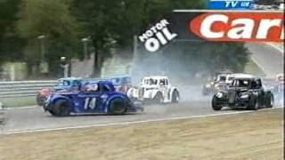 Steve Mills crashes Legends at Brands Hatch 2005