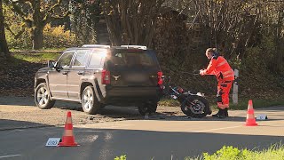 Grüt ZH: Auto prallt in Motorrad