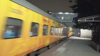 12309 RJPB-NDLS TEJAS RAJDHANI CROSSING AS KING👑👑 | SONUMONU-VLOGS #indianrailways #tejasrajdhani