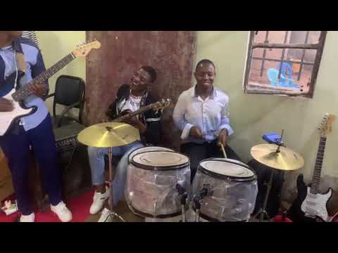 Sebene Congolais Avec Josué Solo🎸🎸 Et Dierci Batt 🥁 - YouTube