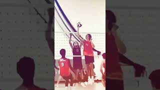Rate this setter 😂😂 Volleyball setting technique 😮 volleyball training 😮😮#shorts #volleyball #volley