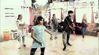 Bollywood dance Chez badi (machine) dance  video