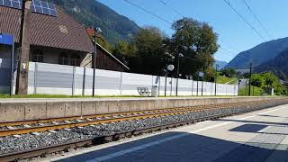 Incrocio spettacolare a Puch, Austria, tra due treni OBB.