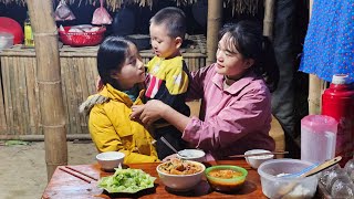 A 17-year-old Single Mother And A Poor Girl Went To Harvest Apples And Cook