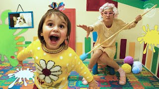 Elina in Giant Box Fort Maze Grandma Obby!!!