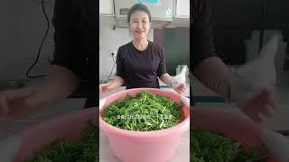 腌芥菜樱子  现在开始储存过冬食物了 其实现在超市啥都有 可我就喜欢老味道 咋整#农村美食 #家乡特色 #腌芥菜樱子 #记录真实生活 @DOU+小助手