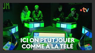 Cette salle permet de jouer à des quiz comme à la télé, avec pupitres et buzzers