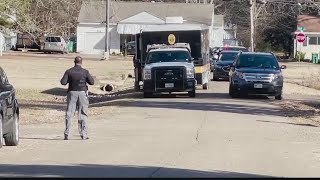 Police, SWAT arrive at home in Texarkana in search of murder suspect (3)