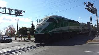 GO Train Engineer Blows the Horn 8 Times! 10/10/2019