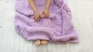 Детский плюшевый плед Вяжем руками без спиц и крючка Alize puffy