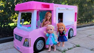 Camper ! Elsa & Anna toddlers - Barbie - picnic - RV - nature