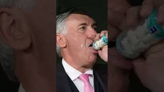 Pourquoi Carlo Ancelotti mâche-t-il 15 chewing-gums par match ? #pourtoii#football #realmadridfc