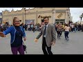 a disftutar de musica baile y alegria. la plaza mas alegre del mundo.