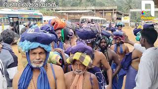 കാനനപാതയിലെയാത്രദുരിതപൂർണ്ണമെന്ന് അയ്യപ്പഭക്തർമലകയറുന്നതിന്സഹായമായി കെട്ടിയിരിക്കുന്നവടംപ്ലാസ്റ്റിക്