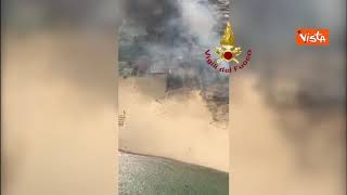 Incendio alla Plaia di Catania, in fiamme stabilimento balneare