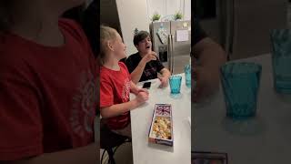 Hilarious! Teen pukes while playing Beanboozled!! 🤣🤣