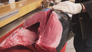 도시어부 출연한 참치 명인이 선보이는 얼리지 않은 싱싱한 생참치 해체쇼!  bluefin tuna cutting show korean street food.서울맛집