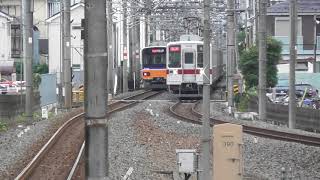 発着の忙しい若葉駅