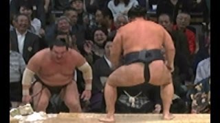 大相撲九州場所2016：13日目：鶴竜が白鵬を下し1敗を守る