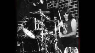 Ramones Sheena is a Punk Rocker live 1988