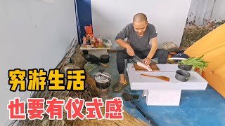 小伙骑行海南，却把穷游过成了诗一样的生活，桥洞变成海景露营地【一骑红尘浪八方】