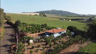 ®CHÁCARA PÉ NO ASFALTO COM CASA BOA MUITA FRUTA NASCENTE E RIACHO-Código-2459