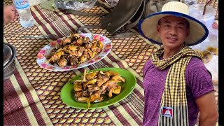 Stir fry Chicken Lemon Grass at Phnom Oudong.  ឆាសាច់មាន់ស្លឹគ្រៃនៅភ្នំឧដុង្គ