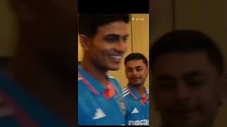 टीम इंडिया की नई जर्सी में ईशान किशन ने लिए शुभमन गिल के मजे, देखें वीडियो