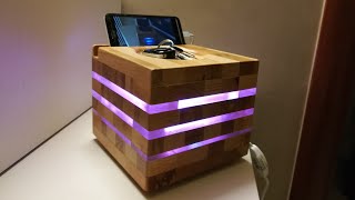 6 in 1.(carica e porta telefono,svuota tasche,luce notturna,abat  jour, led RGB.)legno e plexiglas