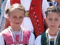 swiss children yodeling during jodlerfest 2