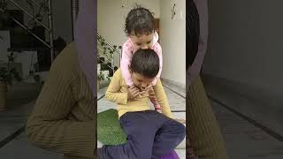 😂😂छोटे भाई और बड़े भाई का अमर प्रेम😜😂#funnyvideo #cutebaby #trending #littlebaby #shortsfeed #shorts