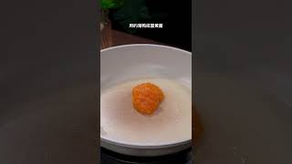 咸蛋黄焗梭子蟹，特有面子，咸香味美，好吃到流口水 梭子蟹 咸蛋黄 #美食私房菜