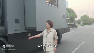 国内首创金标汕德卡两驱套娃式升顶房车，它也可以是复式移动公寓