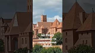 Majestatyczny przejazd przez największy, gotycki zamek Europy w Malborku, castles in Poland shorts