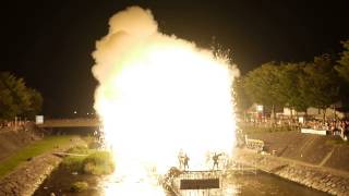 JAPAN  fireworks festivals　迫力満点　飛騨高山　Hida Takayama Tezutsu(hand held) Fireworks Display 30th