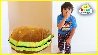 Ryan Pretend Play with Giant  Burger Food toys!!!