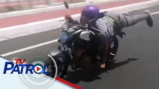 Motorcycle rider na nag-ala-'Superman' huli sa checkpoint sa Davao | TV Patrol