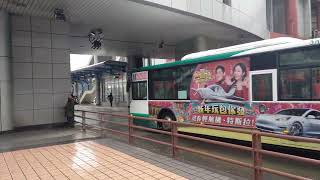 三重客運810土城-迴龍（大宇五期低底盤） 板橋公車站進站